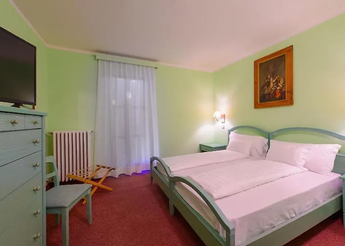 Park Faloria Канацеи